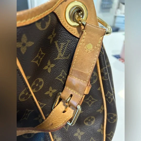 Luis Vuitton Monogram Canvas Galliera PM Shoulder Bag - Picture 6 of 12
